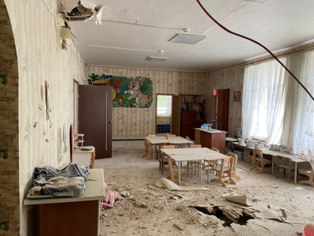 Окупанти обстрілюють об’єкти цивільної інфраструктури Харківщини: пошкоджений дитячий садок і приватні будинки