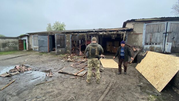 Слідчі зафіксували наслідки обстрілів з боку військових рф