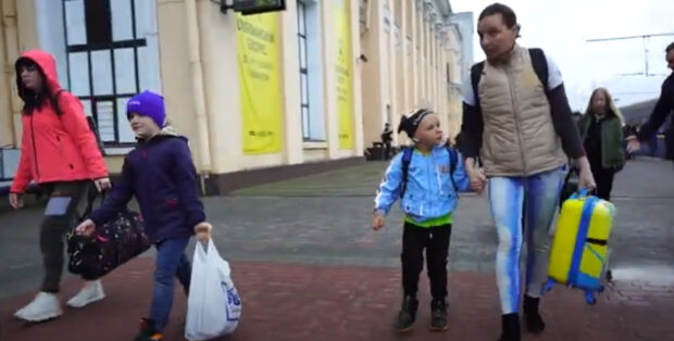 Евакуйованих із Куп'янської громади дітей відправили на реабілітацію до Рівненщини