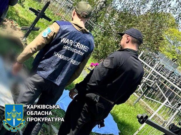 На Харківщині правоохоронці ексгумували тіло 12-річного хлопчика, якого вбили росіяни