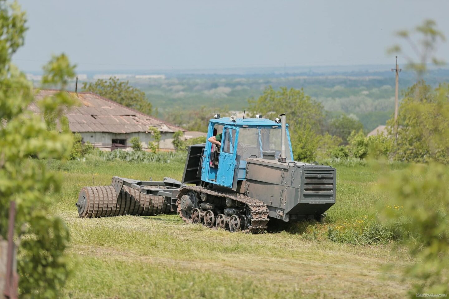 На Харківщині показали роботу нової машини для розмінування