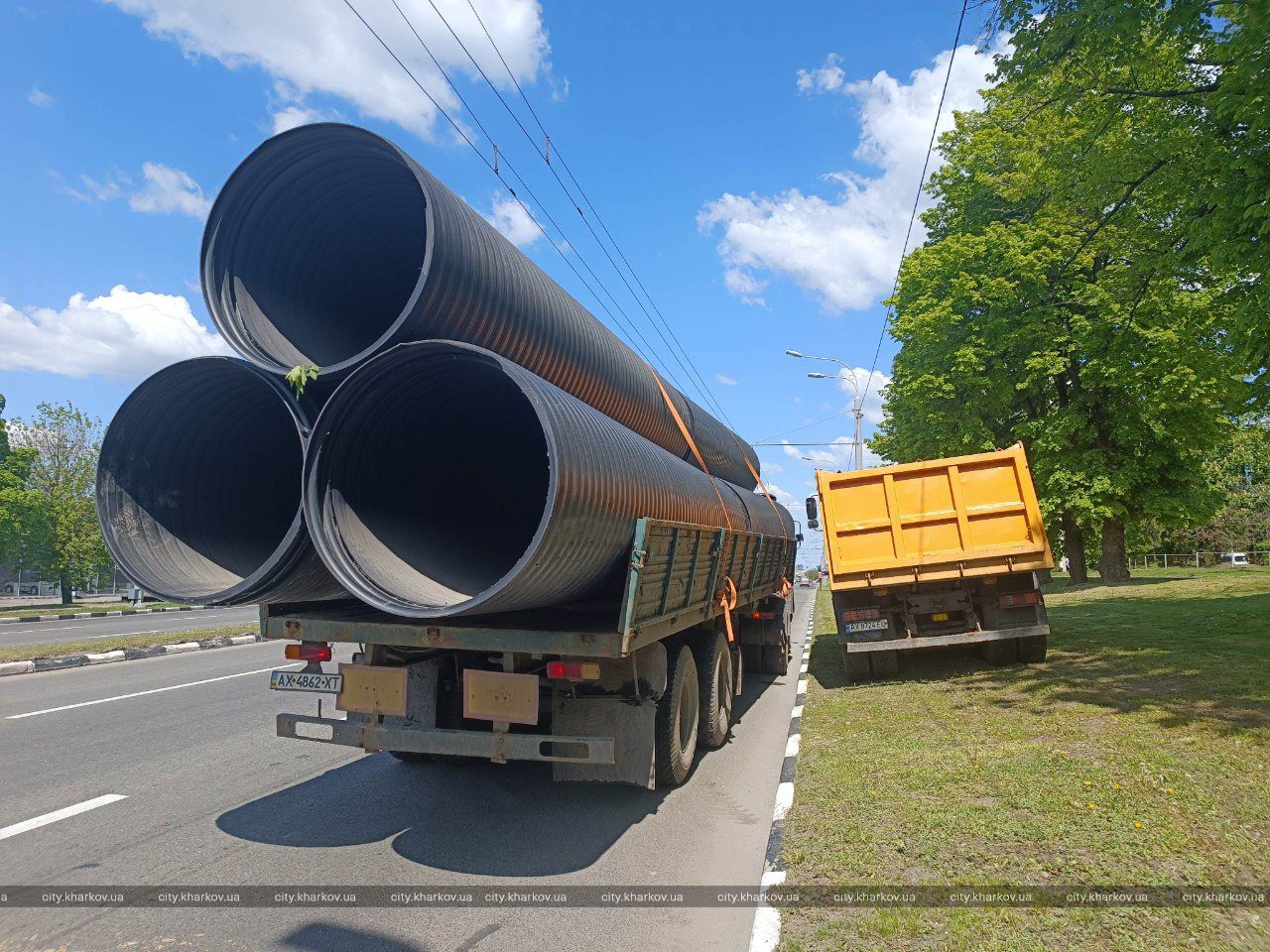 «Харківводоканал» усуває аварію на проспекті Гагаріна