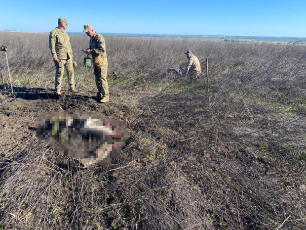 На Харківщині двоє чоловіків підірвалися в полі на міні
