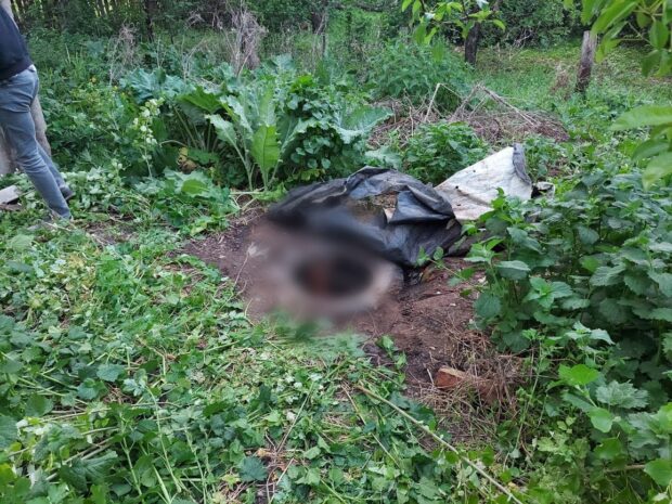 На Харківщині чоловік вбив знайомого та викинув тіло у зливну яму