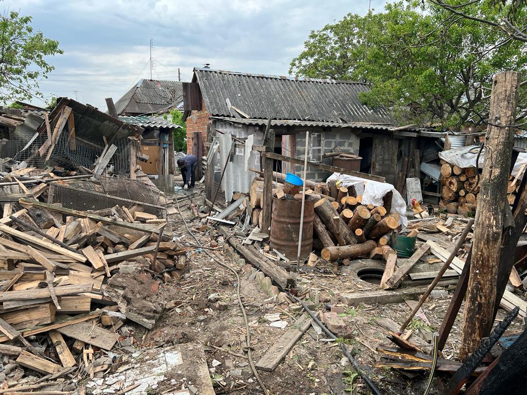 Один чоловік загинув, ще один отримав поранення: на Харківщині слідчі реєструють наслідки обстрілів з боку росіян