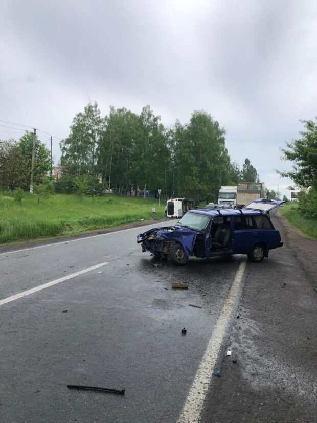 На Харківщині в результаті зіткнення автомобілів постраждали п'ятеро людей