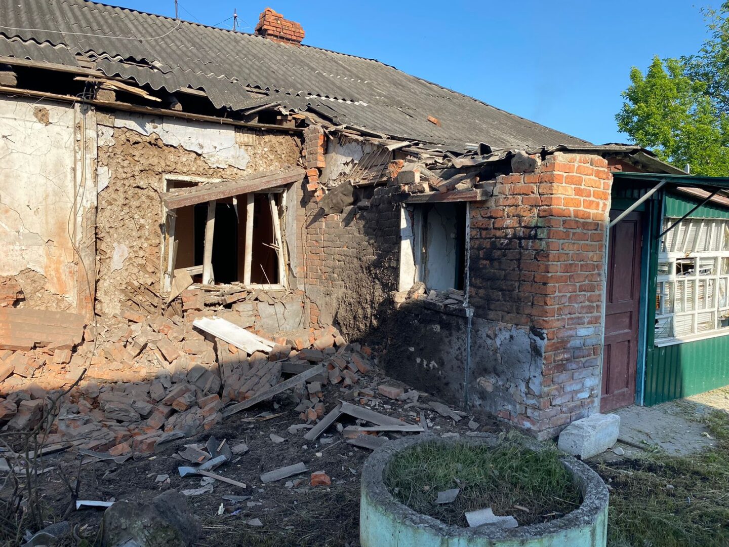 На Харківщині пошкоджена цивільна інфраструктура, поранена людина: слідчі зафіксували наслідки ворожих обстрілів за добу