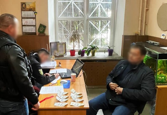 У Харкові адвокат намагався підкупити поліцейську
