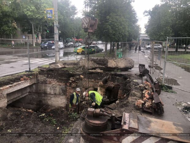 В Індустріальному районі міняють тепломагістраль