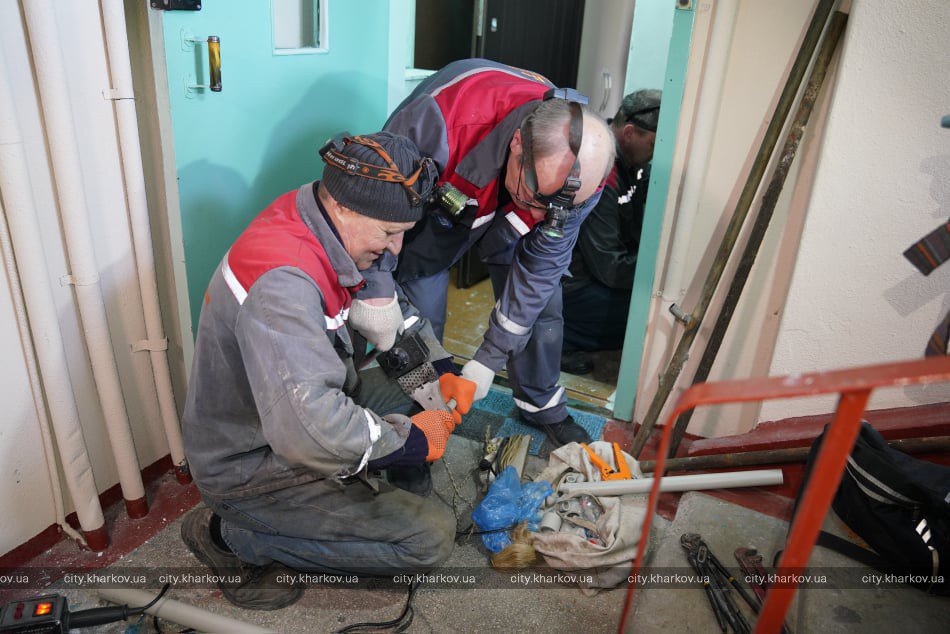 У Салтівському районі відновлюють внутрішньобудинкові комунікації