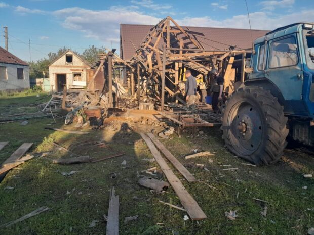 Протягом доби окупанти обстрілювали Харківщину ракетами С-300 та "Смерч": слідчі зафіксували наслідки воєнних злочинів росіян