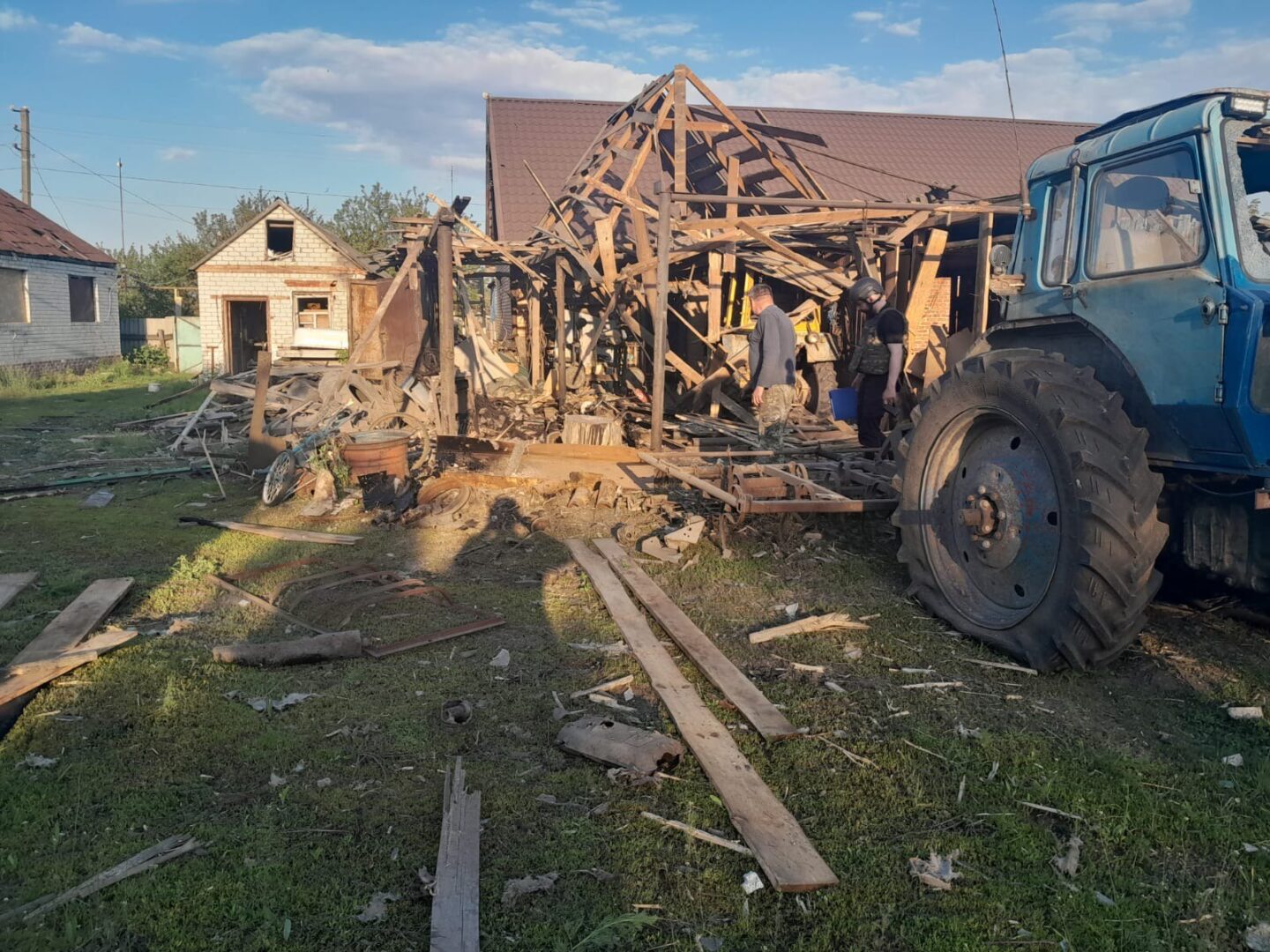 Протягом доби окупанти обстрілювали Харківщину ракетами С-300 та "Смерч": слідчі зафіксували наслідки воєнних злочинів росіян