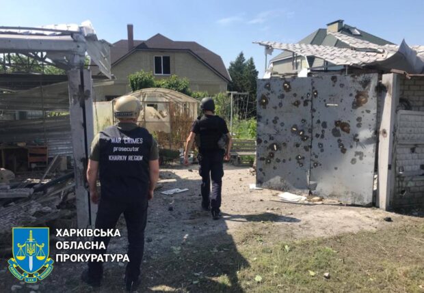 Прокурори спільно зі слідчими поліції зафіксували наслідки ворожих обстрілів Харківщини