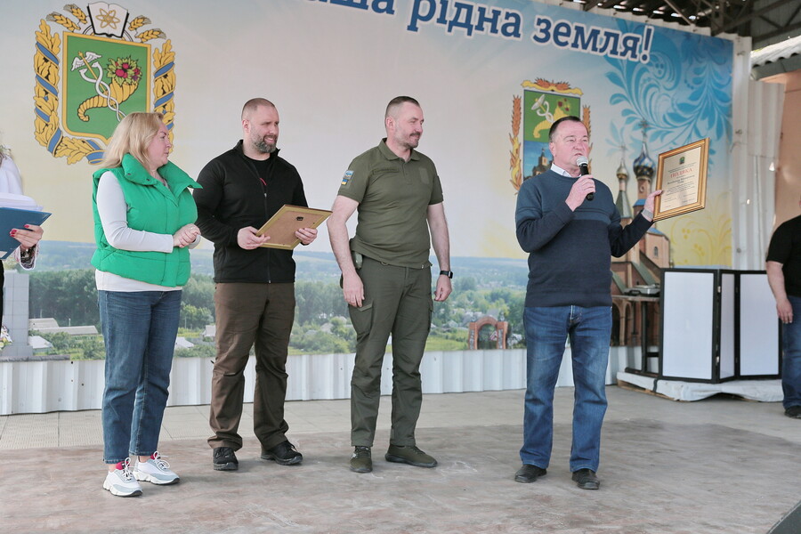 Синєгубов відвідав Циркуни у річницю деокупації села