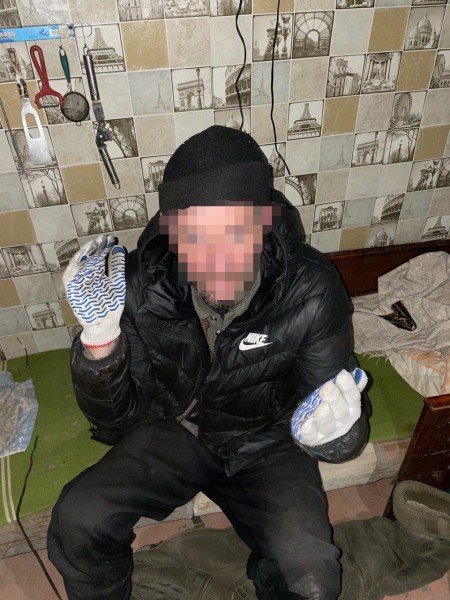 На Харківщині під час застілля чоловік ледь не вбив сусіда