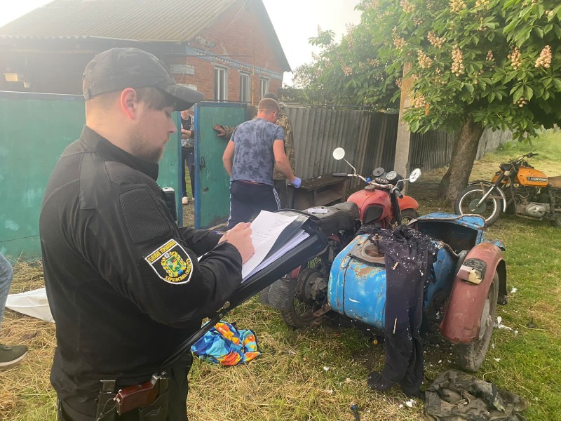 На Харківщині загинув чоловік, який перевозив вибуховий пристрій на мотоциклі