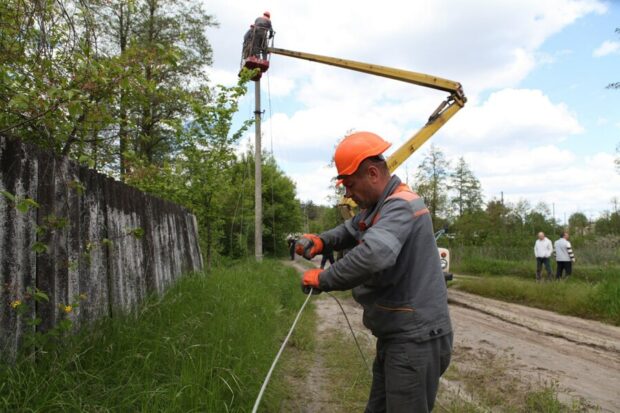 Енергетики повністю заживили село Студенок на Ізюмщині