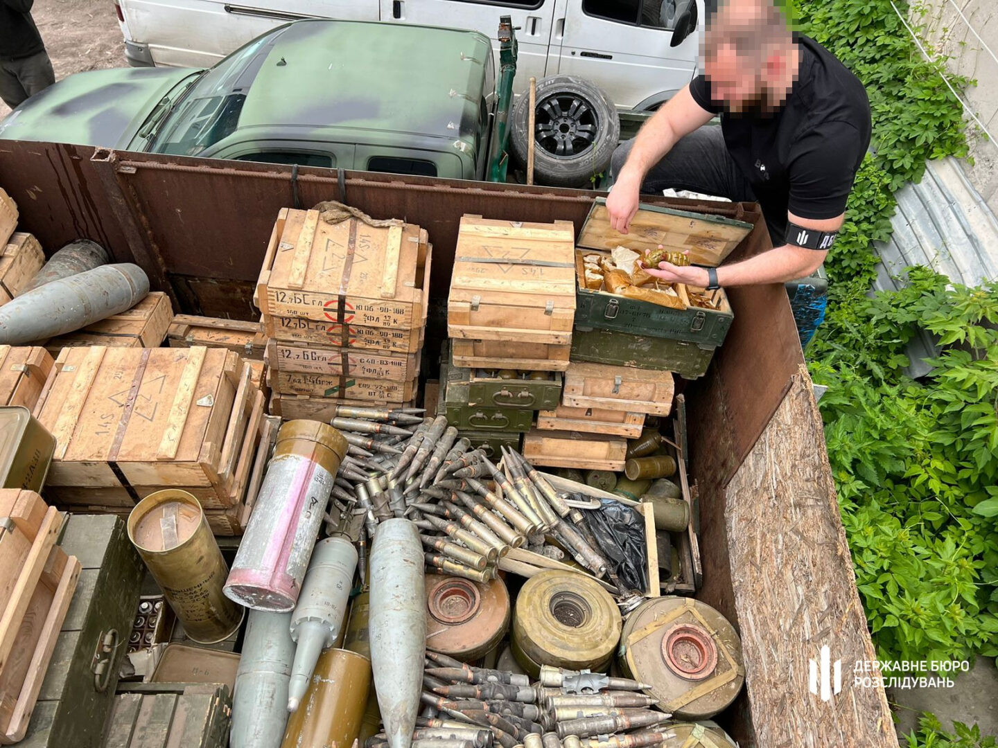 На Харківщині знайшли понад 10 тонн російських боєприпасів та зенітну установку