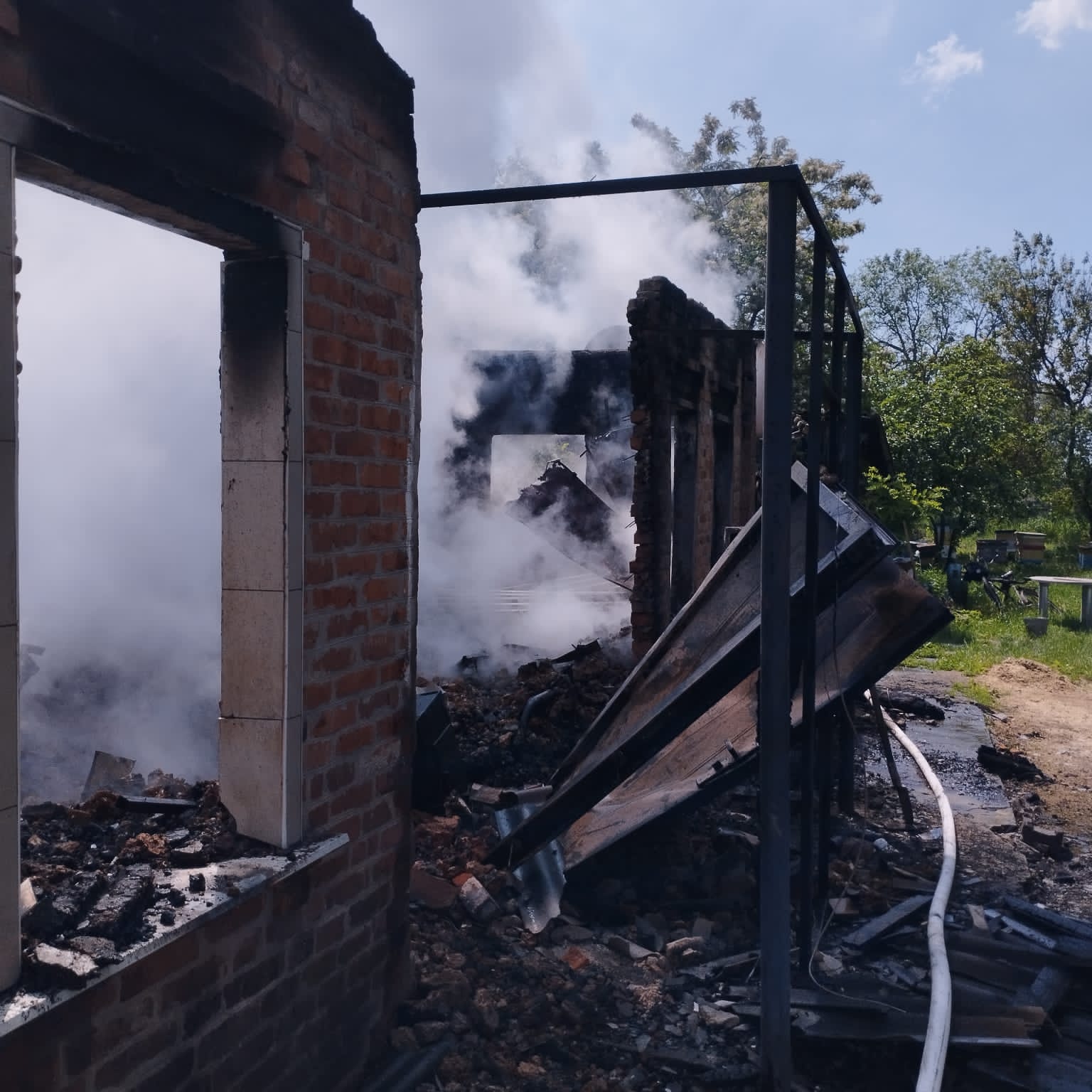 Протягом доби росіяни вбили одного цивільного чоловіка, поранили жінку: на Харківщині слідчі зафіксували наслідки ворожих обстрілів