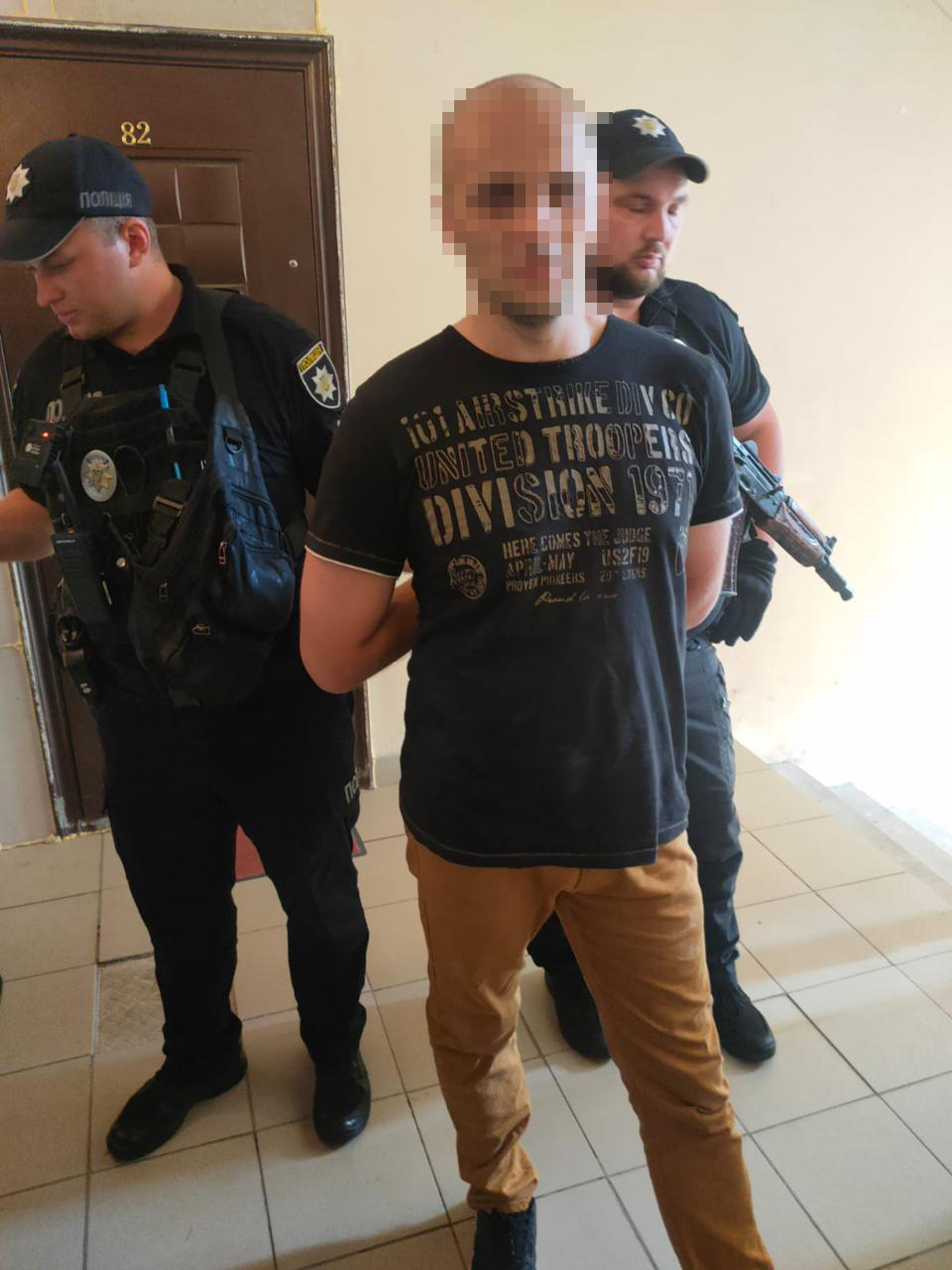 У Харкові затримали чоловіка, який намагався зґвалтувати жінку в підʼїзді багатоповерхівки
