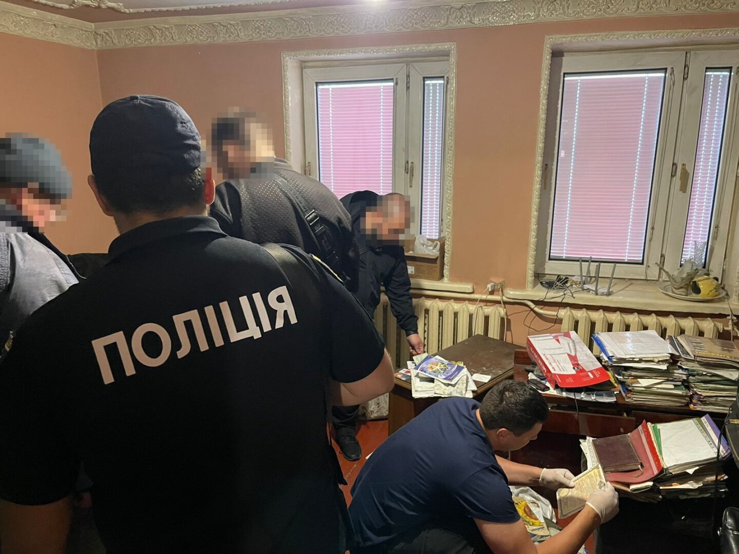 На Харківщині викрили чоловіка, який займався трудовою експлуатацією біженців