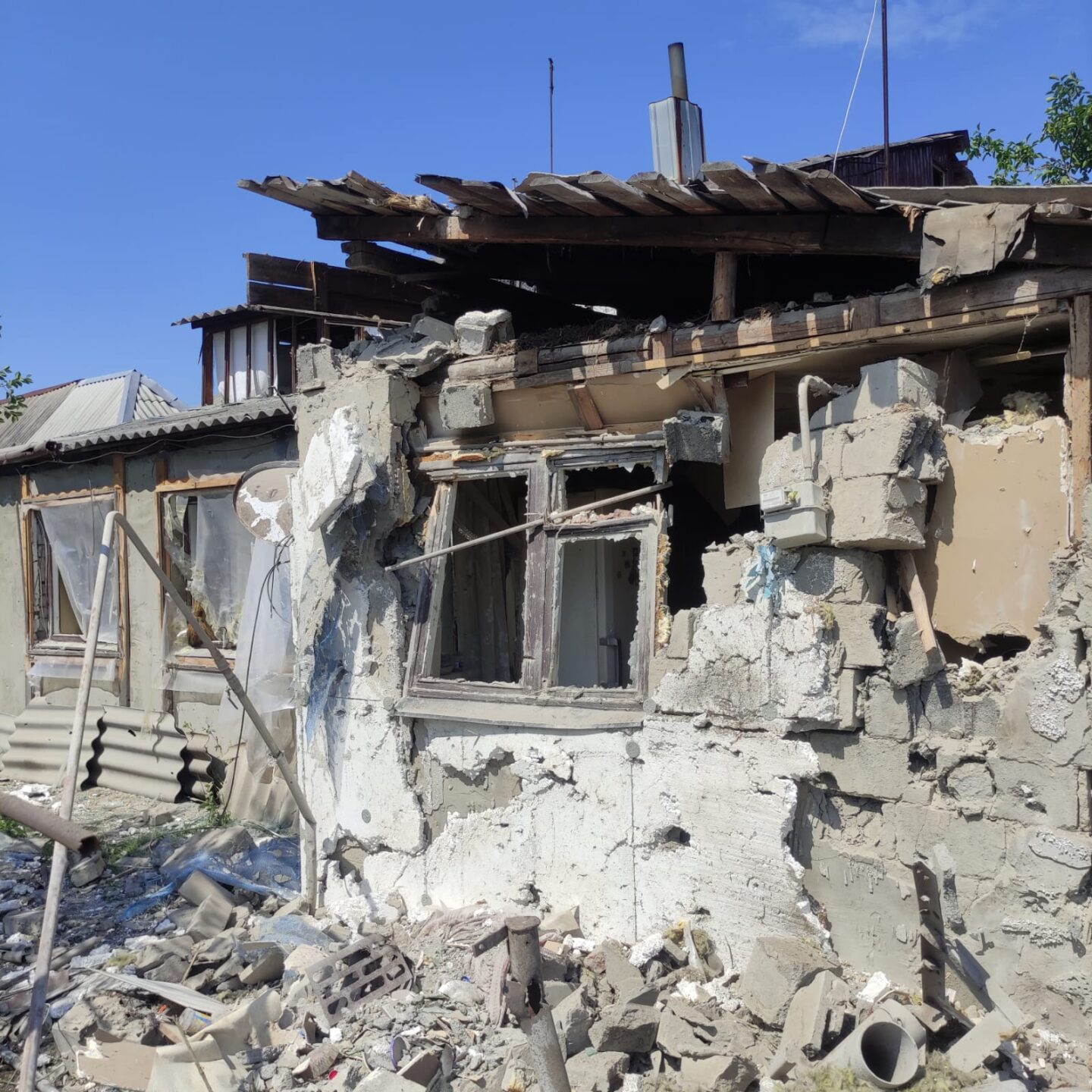 Загинули двоє цивільних громадян: слідчі зафіксували наслідки воєнних злочинів росіян на Харківщині