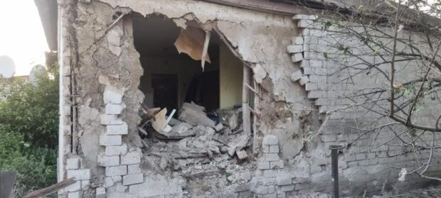 В результаті ворожих обстрілів поранення отримав чоловік: слідчі фіксують наслідки воєнних злочинів рф на Харківщині