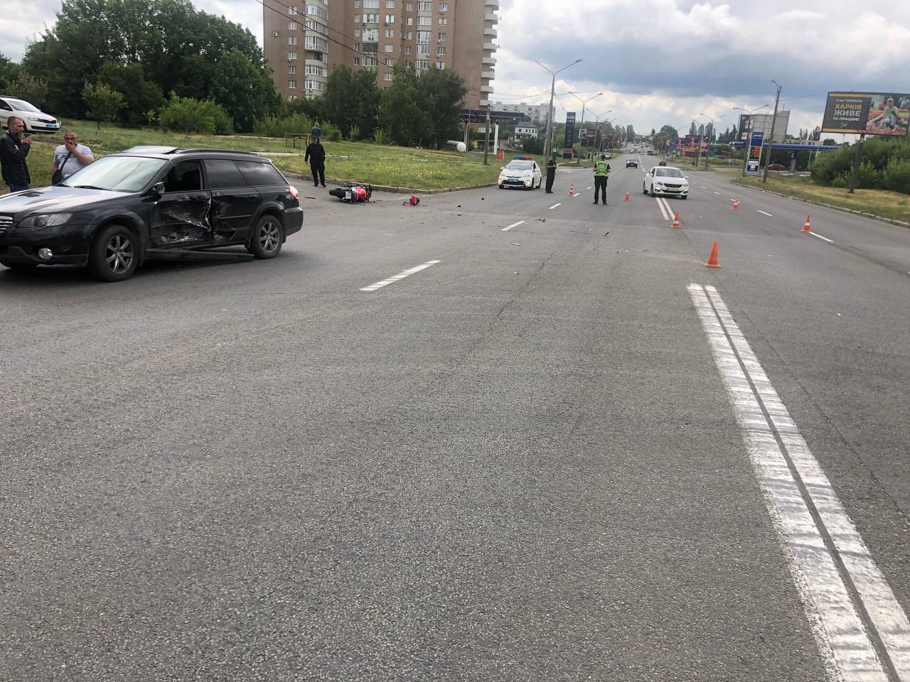 У Харкові мотоцикл зіштовхнувся з автівкою: водія мотоцикла з численними переломами доставили до лікарні
