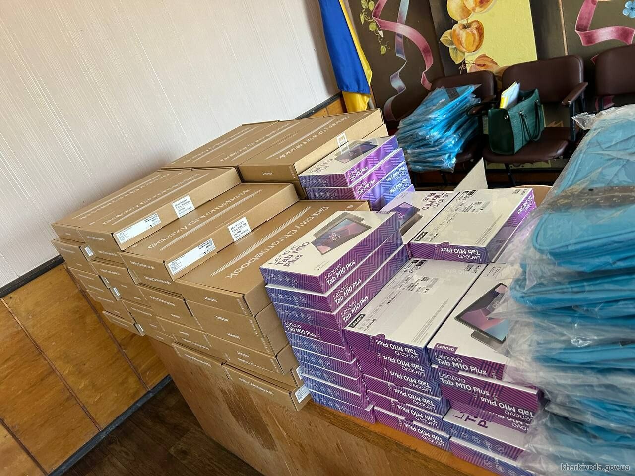 Школярі 4 громад Харківщини отримали понад 700 гаджетів