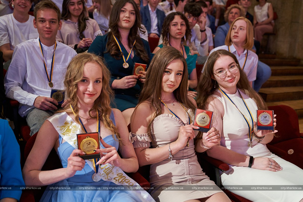 У Харкові пройшли шкільні випускні