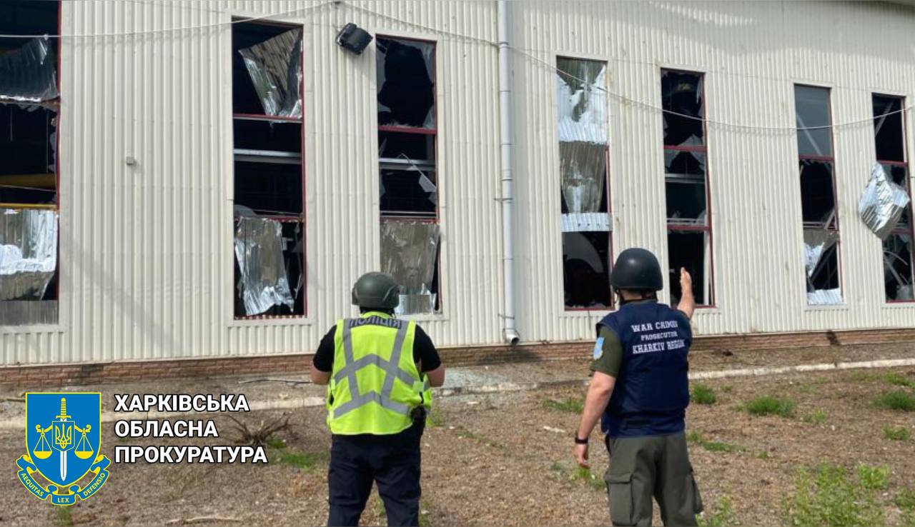 Окупанти вчергове обстріляли цивільну інфраструктуру Чугуївщини: правоохоронці задокументували наслідки ворожих ударів