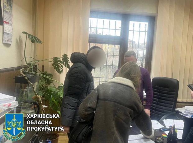 Вкрали майже 600 тисяч гривень: судитимуть членів організованої групи на чолі з головою однієї із селищних рад у передмісті Харкова