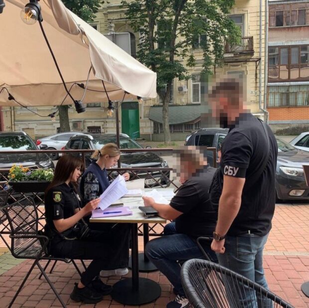 Привласнення коштів на ремонті будинку на Харківщині, що торік був пошкоджений внаслідок обстрілу з боку зс рф: підозрюється підприємець