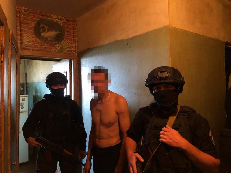 Розміщував оголошення щодо перевезення речей із зони бойових дій: кіберполіція Харківщина викрила шахрая