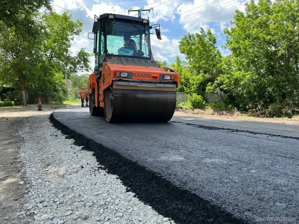У Харківській області ремонтують дорогу, яка проходить через Безлюдівку та Хорошеве