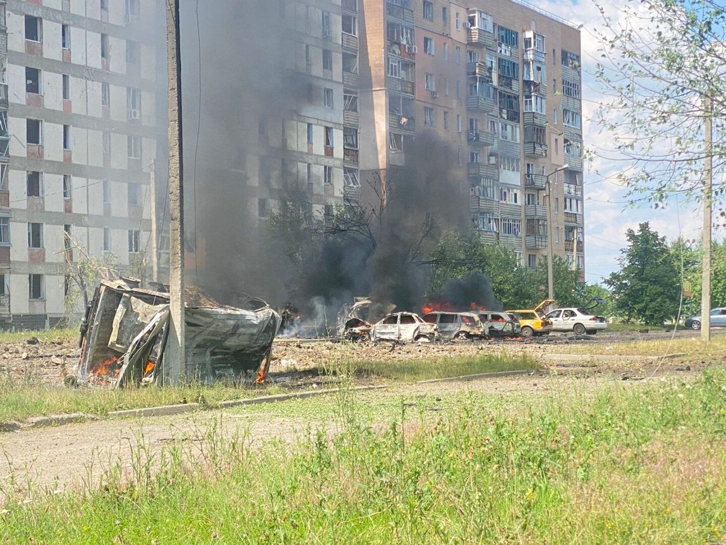 Окупанти посеред дня обстріляли місто Первомайський: серед поранених семеро дітей, найменшій дитині один рік
