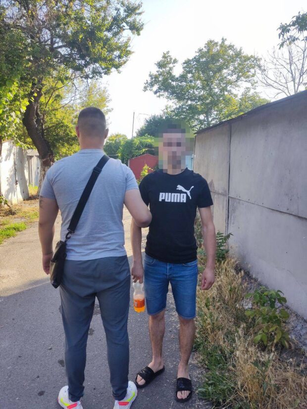 Поліцейські викрили трьох мешканців Одеси у скоєнні крадіжки на Харківщині