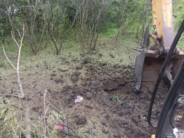 В Ізюмському районі на невідомому вибуховому пристрої підірвався екскаватор