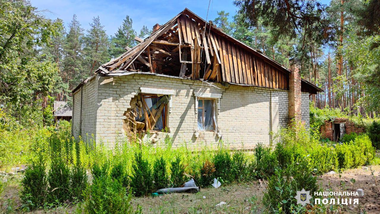 Росіяни продовжують щоденні обстріли населених пунктів Харківщини: слідчі фіксують наслідки ворожих ударів
