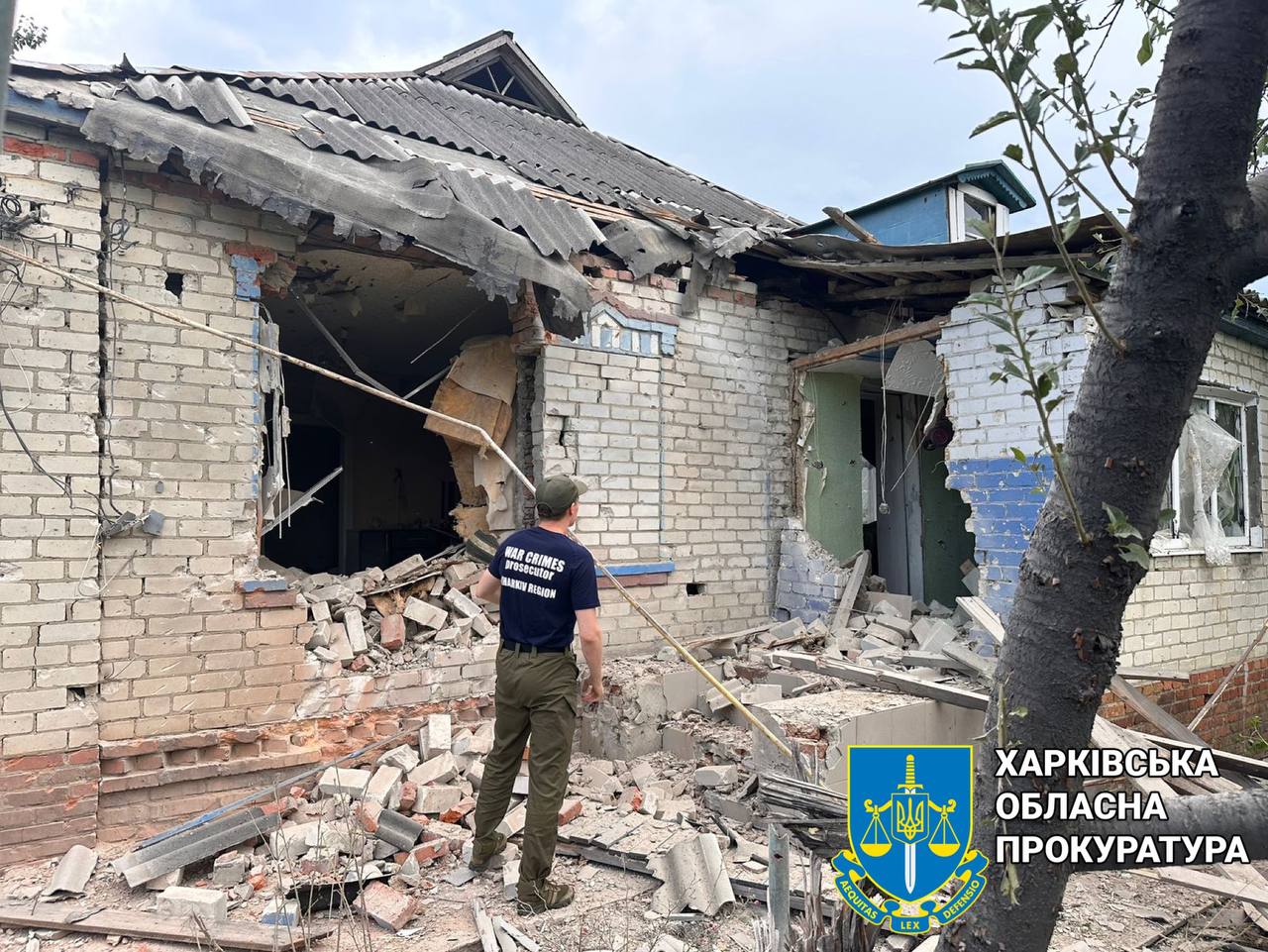 Правоохоронці зафіксували наслідки ворожого обстрілу Козачої Лопані