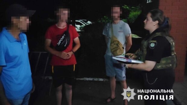 На Харківщині затримали зловмисника, який пограбував підлітка