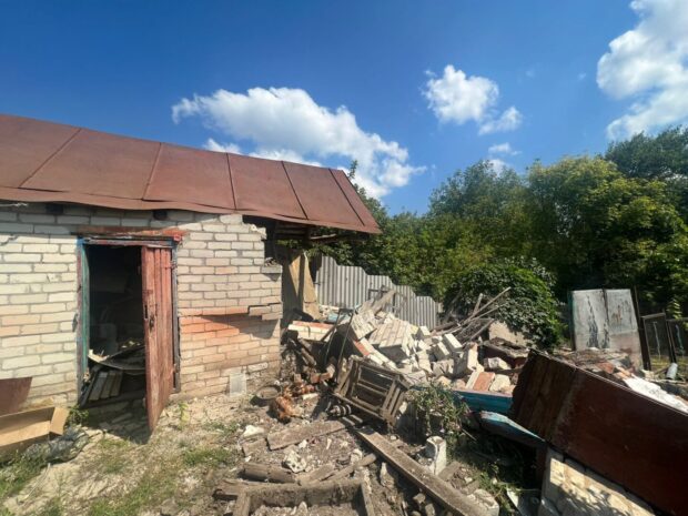 Отримали поранення двоє цивільних громадян: слідчі зафіксували наслідки збройної агресії окупантів на Харківщині