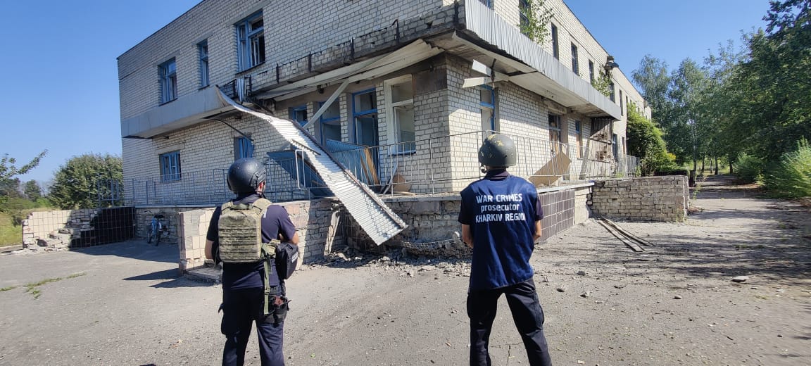 Ворожими обстрілами поранено людину: слідчі зафіксували наслідки збройної агресії окупантів на Харківщині