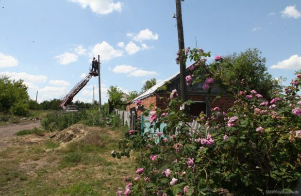 У деокупованому селі Велика Комишуваха повернули світло більшості споживачів