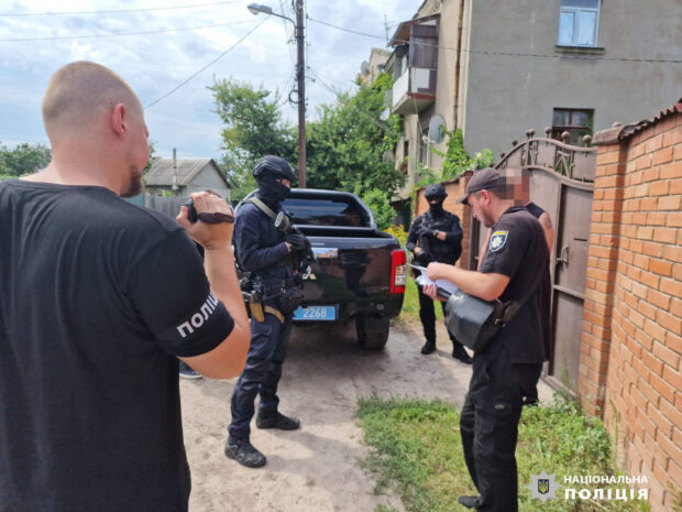 Поліцейські Харківщини заблокували канал незаконного переправлення осіб призовного віку через державний кордон