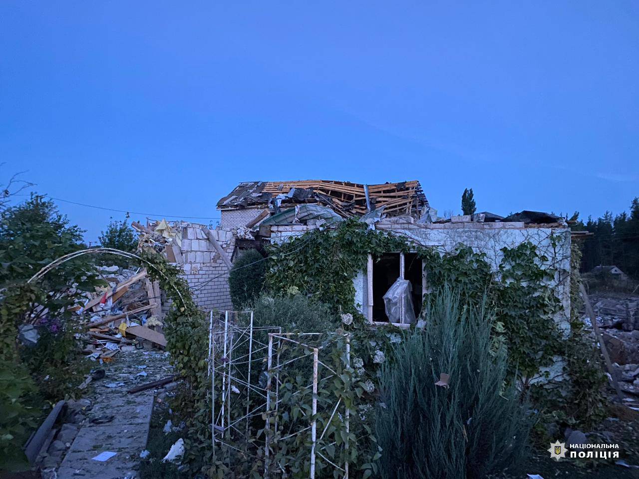 Загинула жінка та постраждав чоловік: поліція зареєструвала наслідки збройної агресії окупантів на Харківщині