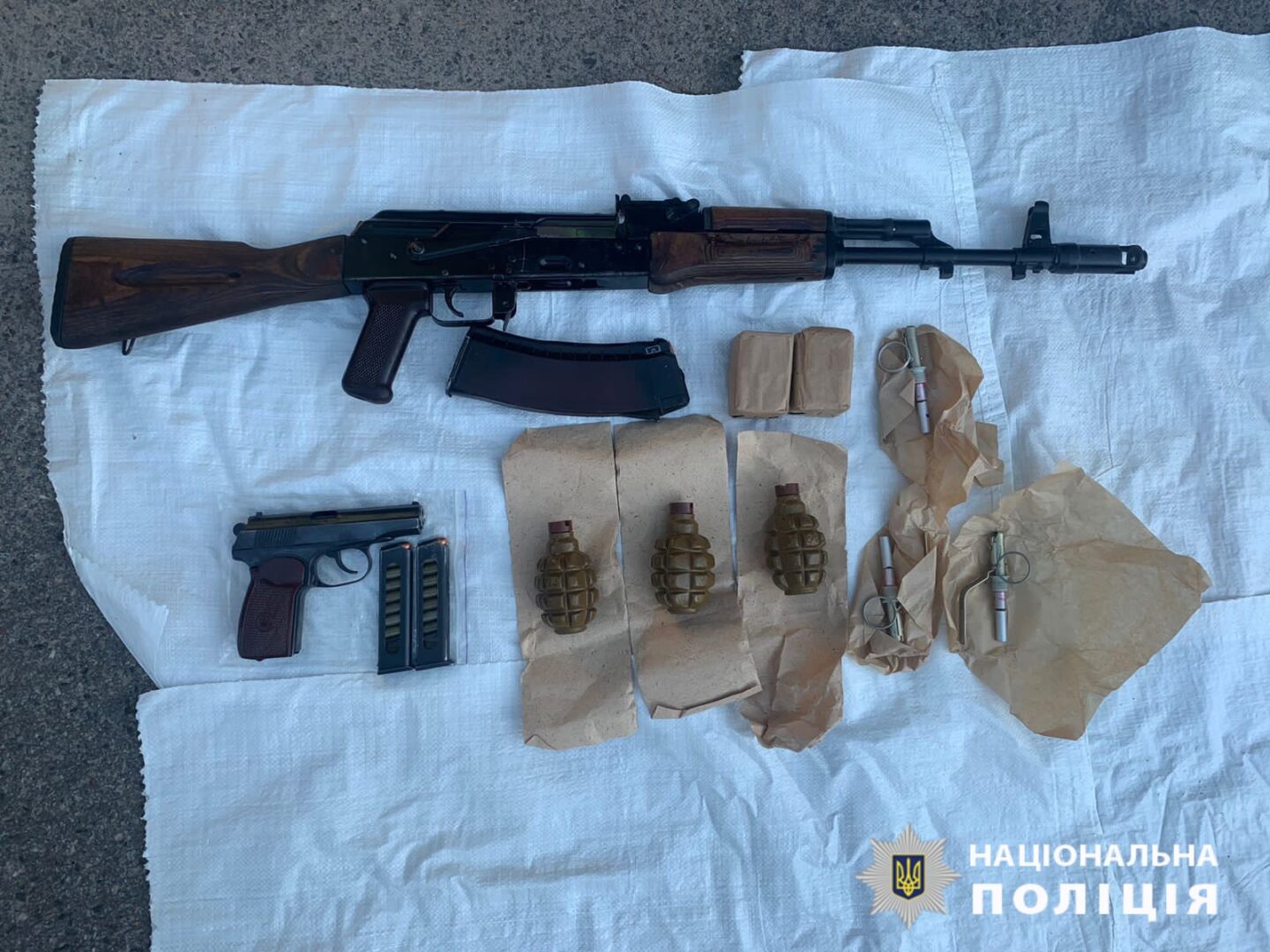 Торгував зброєю та боєприпасами у Харкові: слідчі повідомили про підозру чоловіку