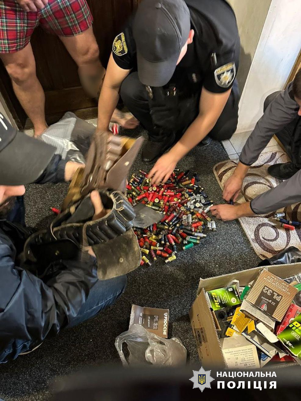 Двох мешканців Ізюмського району викрили у незаконному зберіганні зброї та боєприпасів