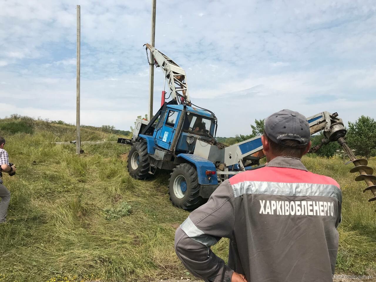 Енергетики завершують відновлювальні роботи у деокупованому селі Замулівка Вовчанської громади