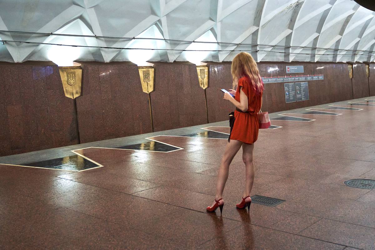 Станцію метро «Армійська» прикрасили гербами міста Харкова та України